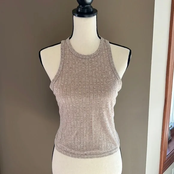 Tan tank - Picture 2 of 4